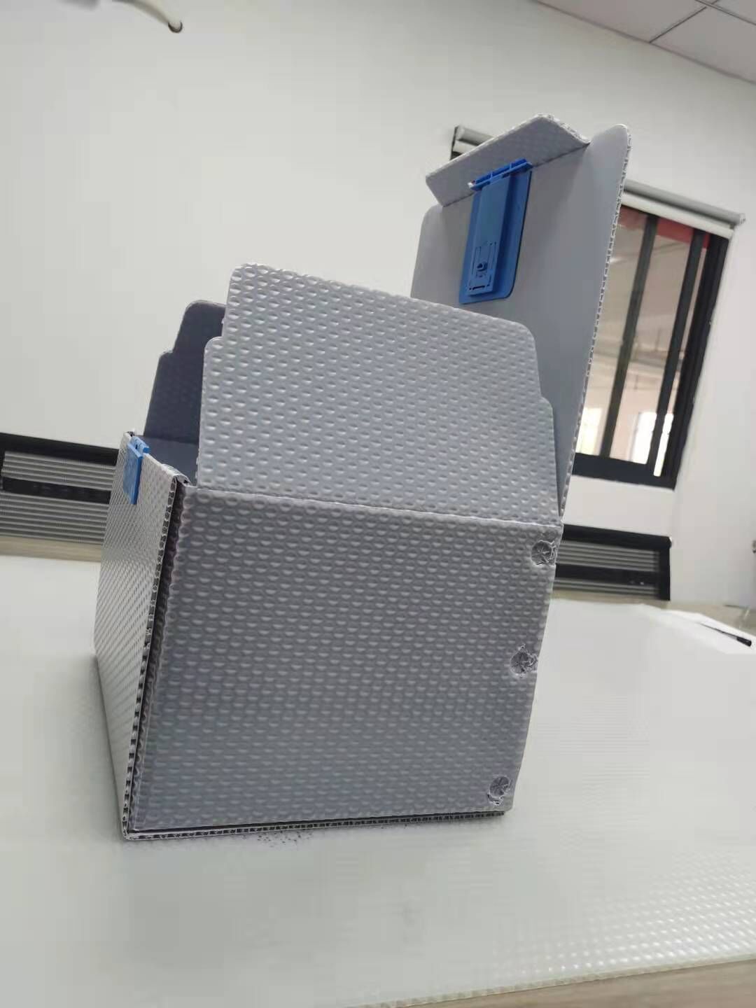 Free Sample Customized Color Empty Foldable PP Corrugated Plastic Wardrobe With Handle