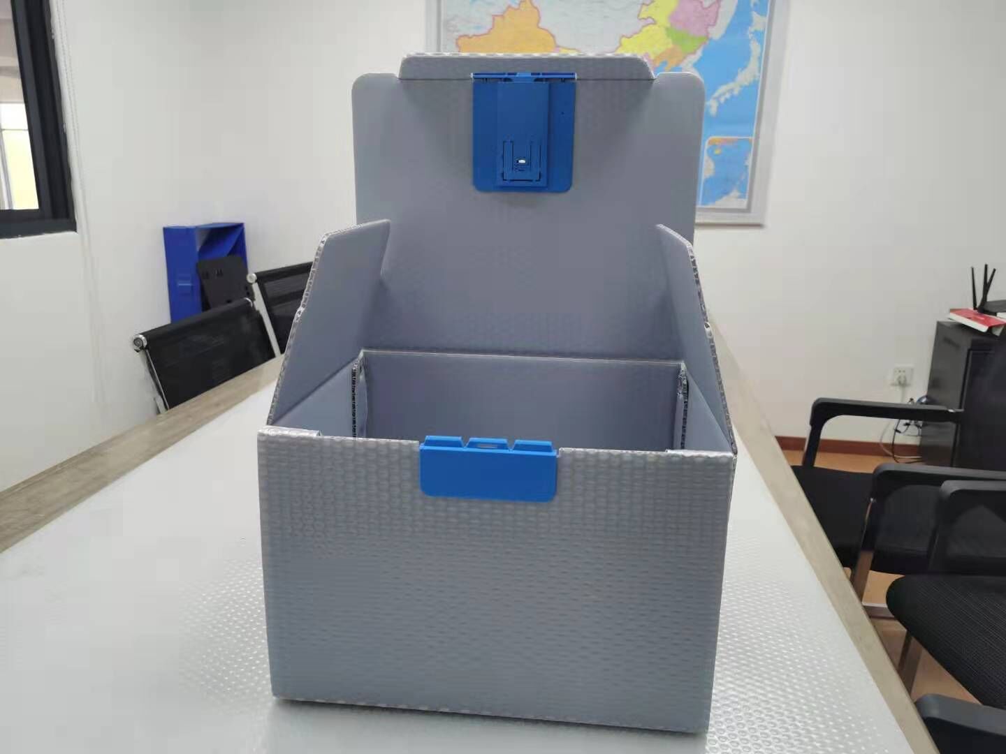 Free Sample Customized Color Empty Foldable PP Corrugated Plastic Wardrobe With Handle