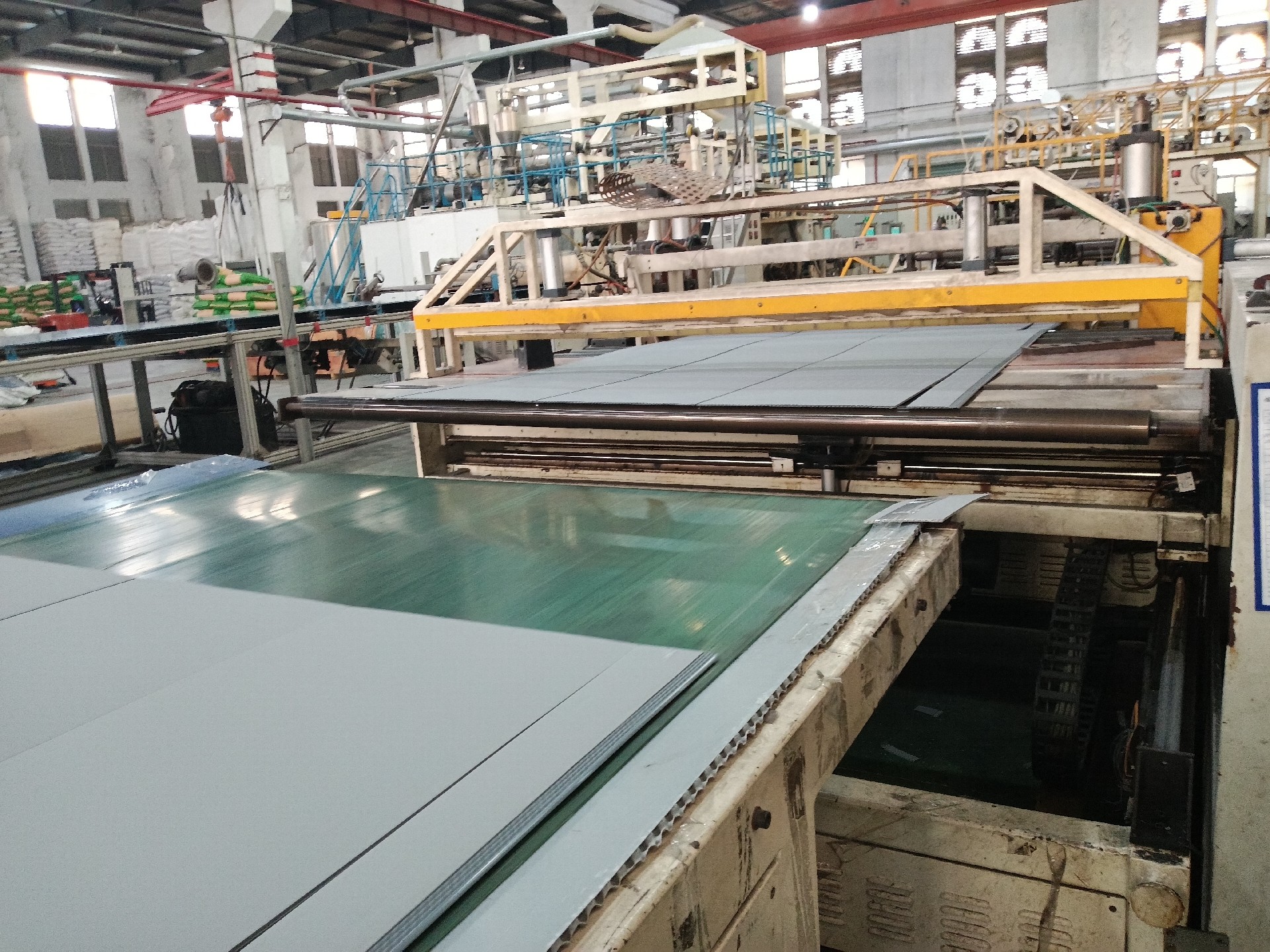 Plastic Honeycomb Panels: The Lightweight Revolution in Modern Materials