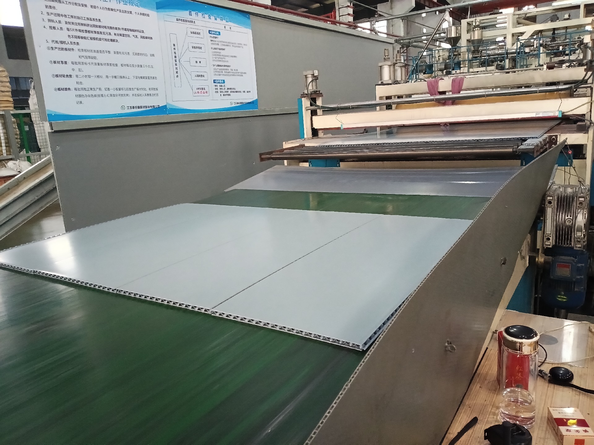 Plastic Honeycomb Panels: The Lightweight Revolution in Modern Materials