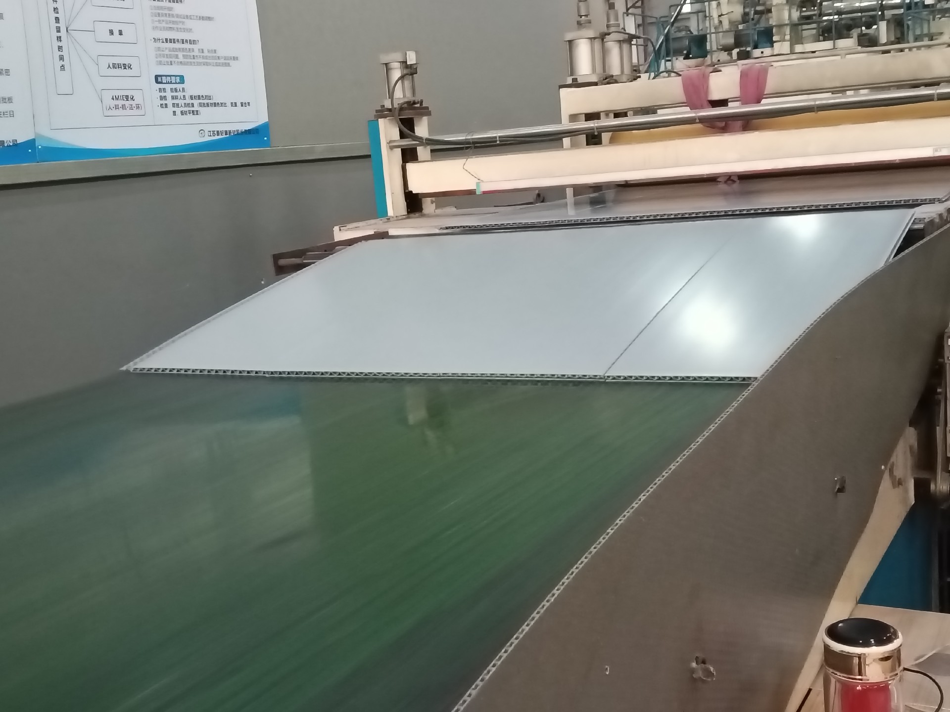 Plastic Honeycomb Panels: The Lightweight Revolution in Modern Materials